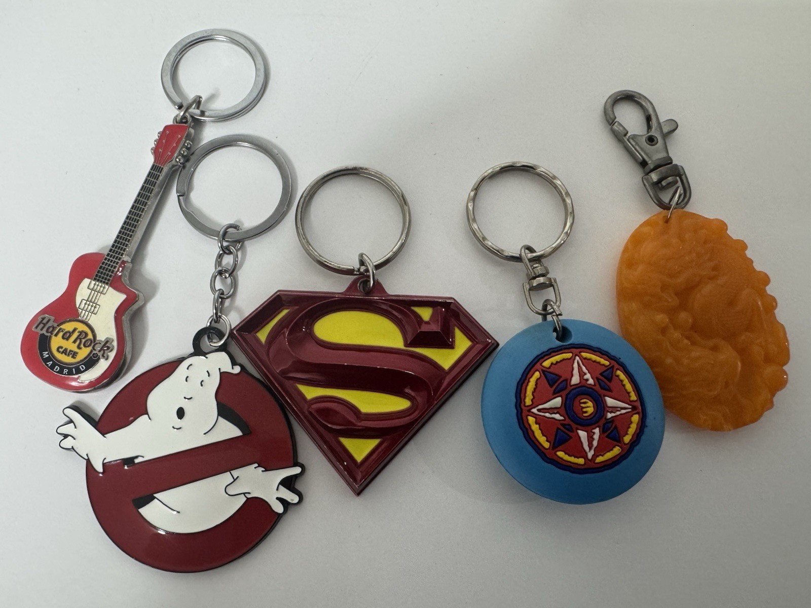 5 LLAVEROS EXCLUSIVOS ESTRENAR SUPERMAN CAZAFANTASMAS HARD ROCK CAFÉ DRAGÓN JADE