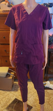 Adar pro scrub set size small pants 25x28.5  shirt 38 chest 25 length 