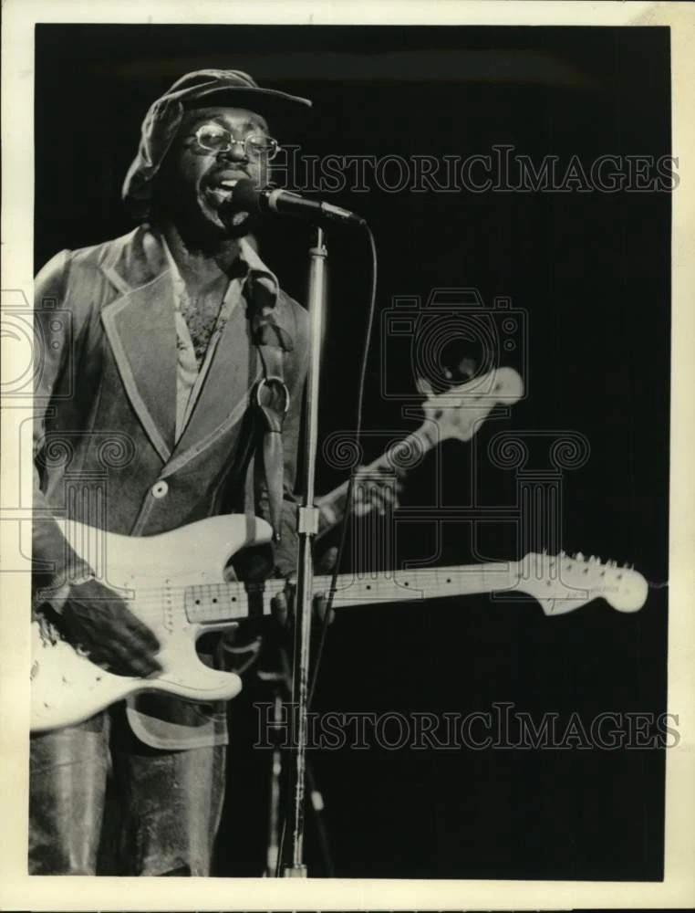 1972 Press Photo Curtis Mayfield performs on "In Concert" on ABC Television - 画像1/2