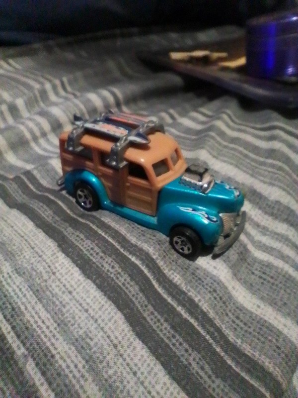 Vintage Hot Wheels 1/64 Diecast Blue 40's Woodie Panel Truck w/ Surf Boards Mint