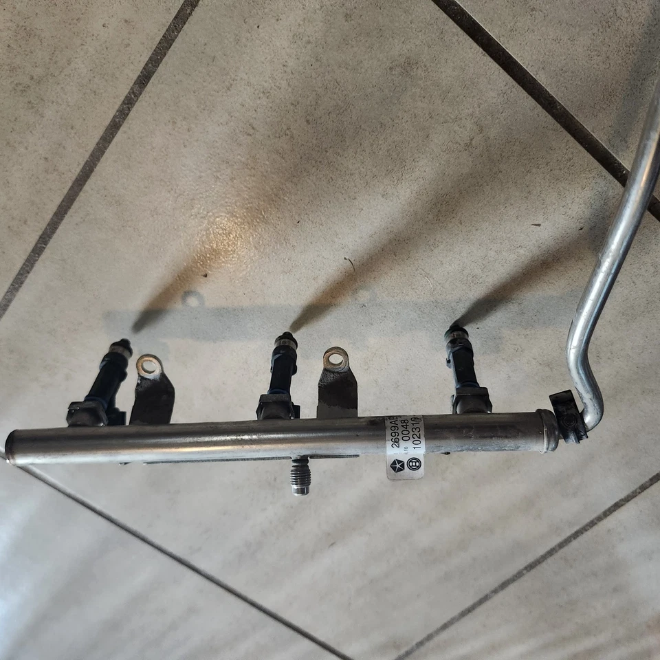 Juego de inyectores de combustible con riel para 11-12 Dodge Ram 1500 3.7 OEM Cherokee Nitro Foto 2 de 4