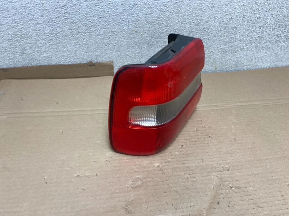 Luz trasera izquierda conductor Volvo S70 1998 a 2000 OEM U0764 DW Foto 3 de 4