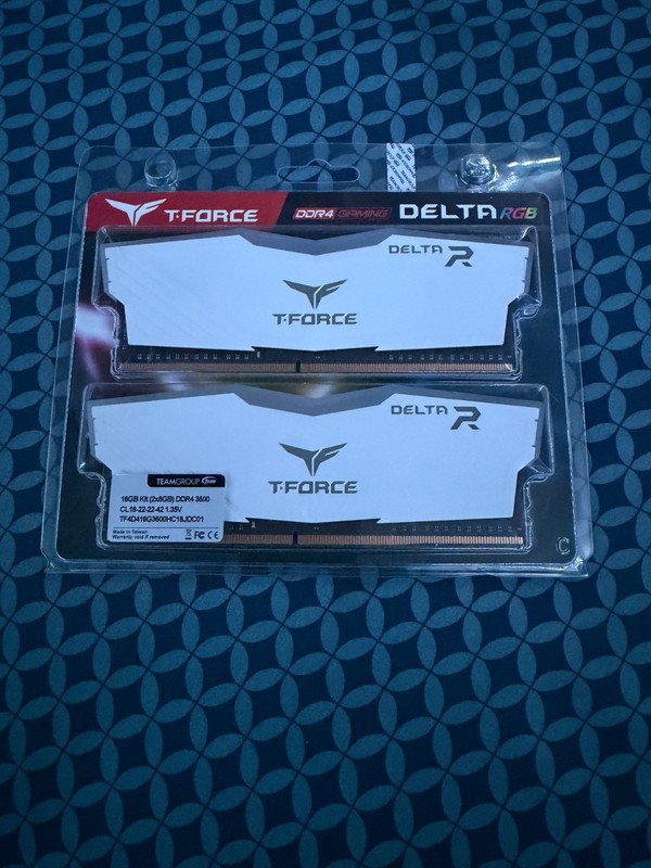 Teamgroup T-Force DELTA RGB DDR4 TF4D416G3600HC18JDC01 2X8GB CL 18-22-22-42 USED