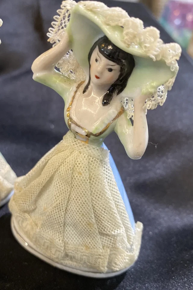 Estatuilla vintage de Japón de los años 50, estilo Dresde para mujer del siglo XVIII con encaje crudo Foto 4 de 4