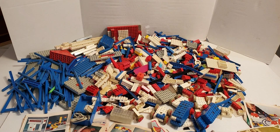 Vintage LEGO Systems Set Pieces w/Motorized & manual sections 1100+pcs  As Shown - Image 2 of 4