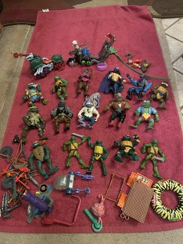 Lot Vtg Teenage Mutant Ninja Turtles & Accessories Sludgemobile Psycho Cycle