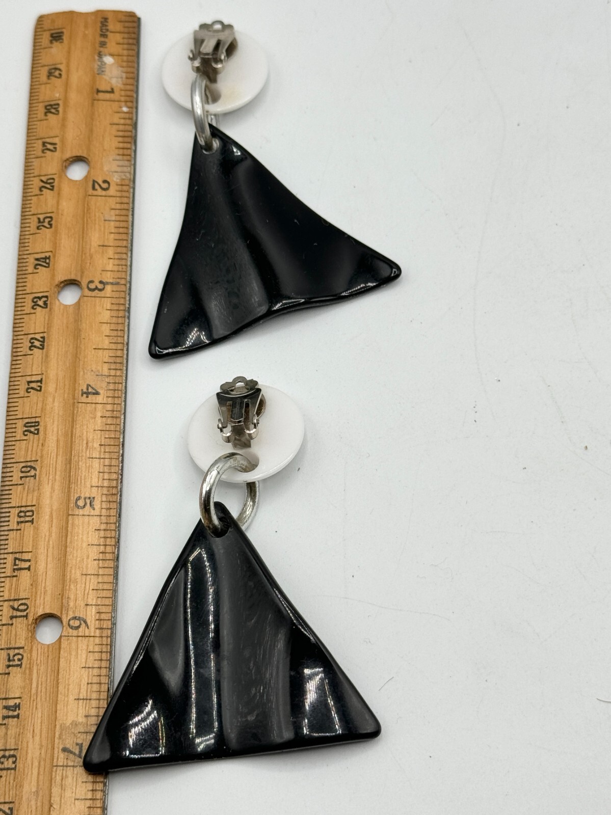 Vintage plastic triangle dangle drop earrings - image 5