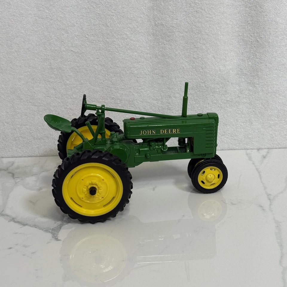 VTG John Deere Die Cast Metal Tractor Model Plus Hay Baler - Image 4 of 4