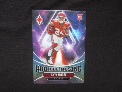2022 Phoenix NFL - Skyy Moore - ROOKIE RISING RC - Chiefs - Bild 1 von 2
