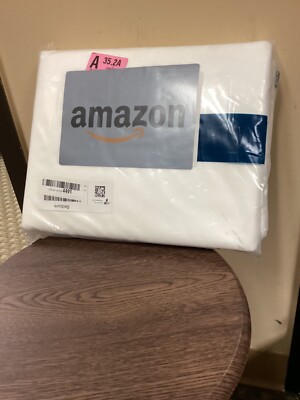 Bedding NWOT ''Bedsure'' White Duvet Cover Set . Size Full