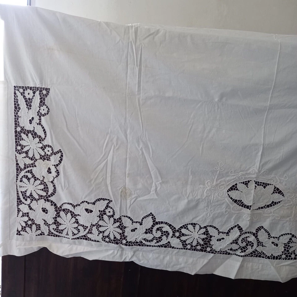 linge ancien drap brodé main dentelle lin coton ? Richelieu ? 210 cm X 300 cm - Photo 2/4