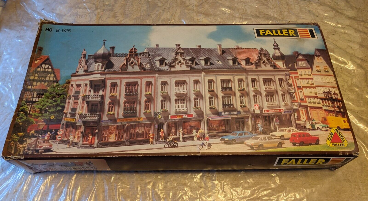 NEW Faller HO B-925 European Residential Block 1980s Model Train
