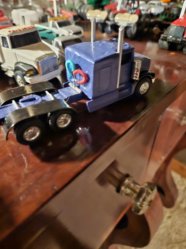 1/64 Custom Ertl Peterbilt - Image 2 of 4