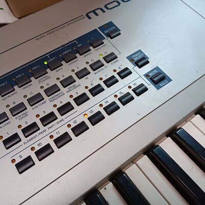 Yamaha MO6 61-Key Keyboard Synthesizer Workstation Control Musical