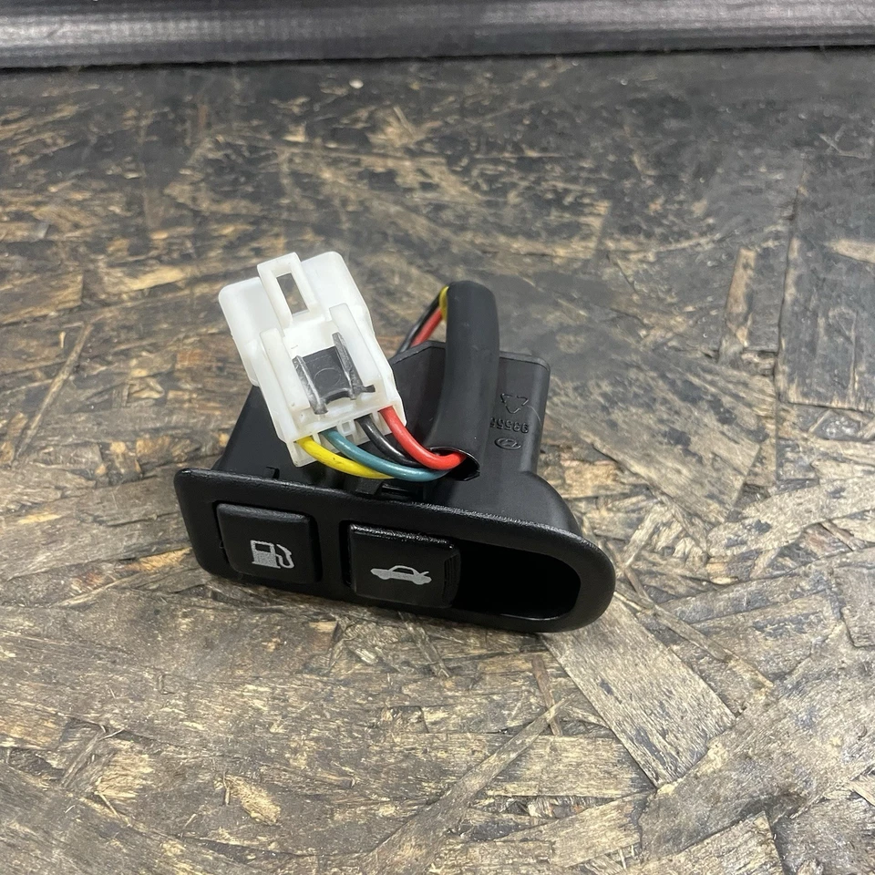 Hyundai Genesis 2010-2012 cupé OEM puerta combustible tapa gasolina escotilla maletero interruptor usado Foto 3 de 4