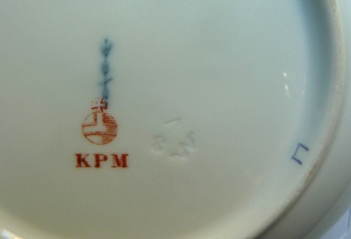 Rare Antique KPM Berlin Plate/Saucer Gilt Scenic Lovers Orb Scepter Perfect ! - Picture 8 of 16
