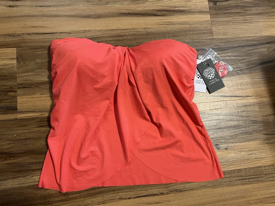 Tankini Vince Camuto Sin Tirantes Drapeado Sandía (Naranja) Mediano, $94 Foto 3 de 4