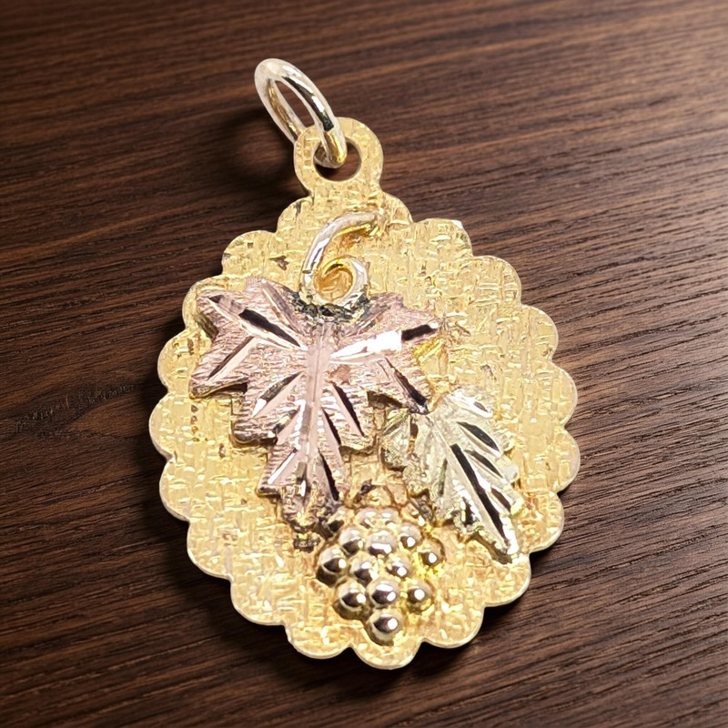 ESTATE SOLID 10K 12K BLACK HILLS TRI-COLOR GOLD LEAF GRAPE PENDANT BH JCO #7905