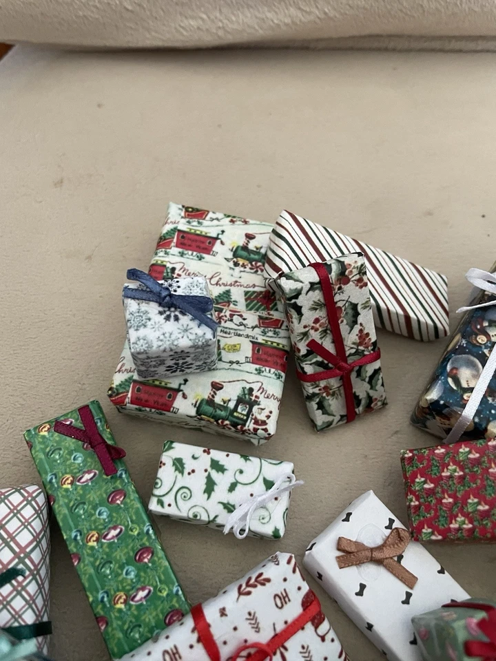 1:12 or 1:6 scale wrapped Christmas gifts for dollhouse. Lot of 10.  - Image 2 of 4