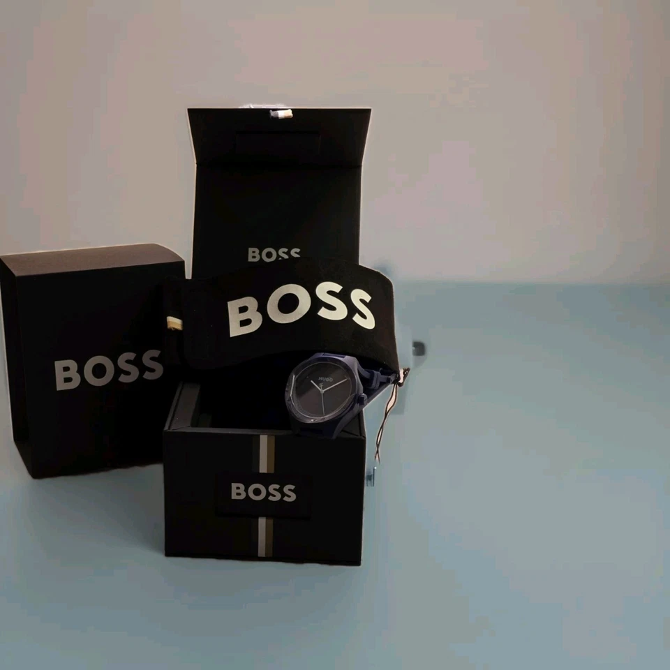 Reloj Hugo Boss Hombre Cuarzo Azul Silicona - Nuevo Con Etiquetas. En caja. Resistente al agua Foto 2 de 4