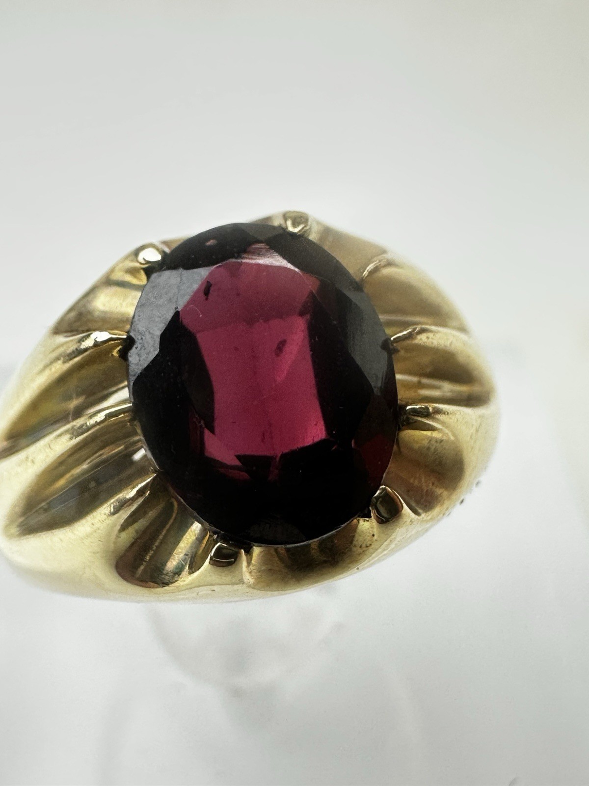 9ct Yellow Gold Ring Large Ruby Coloured Oval Sto… - image 1