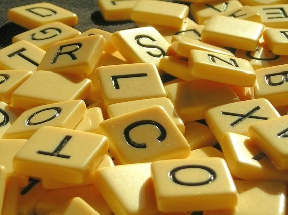 100 PLASTIC SCRABBLE TILES IVORY BLACK LETTERS NUMBERS FOR CRAFTS ALPHABETS PLAY - Image 3 of 4