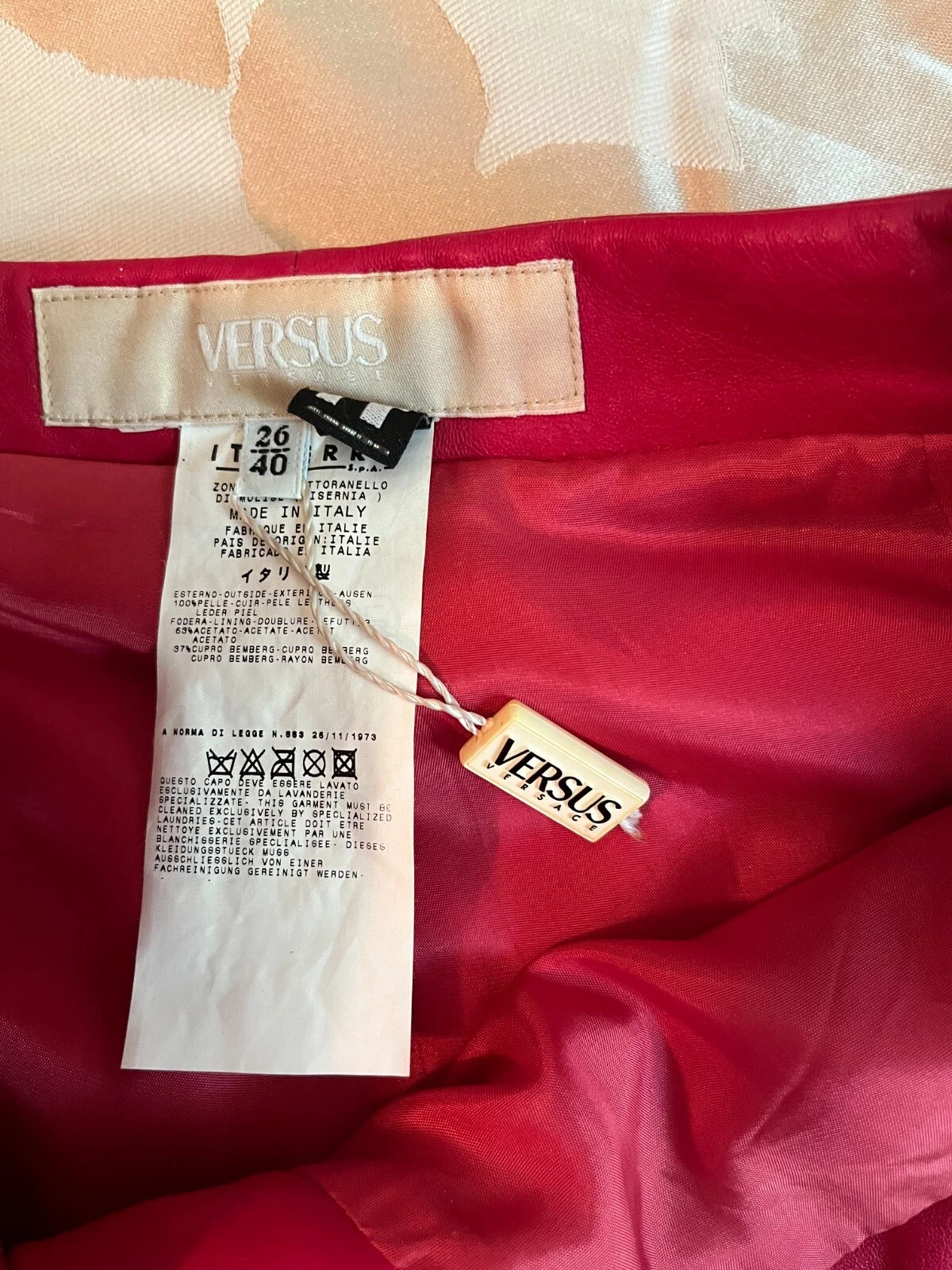 Pantaloni vintage Versus Versace rosa rosso morbido in pelle taglia 40