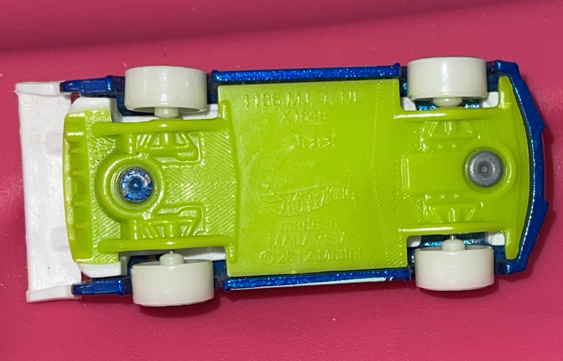 Mattel 2012 Hot Wheels x1649 1186 MJ 1 NL Loop Coop Blue and Green USED eBay