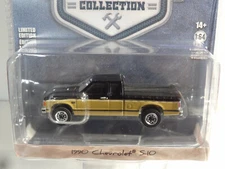 GREENLIGHT - BLUE COLLAR - 1990 CHEVY S10 TAHOE WITH TONNEAU COVER