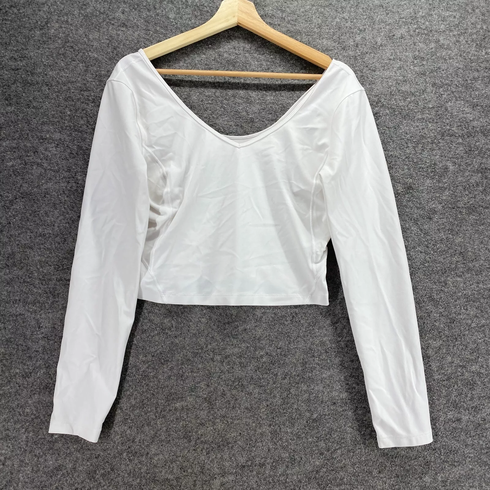 lululemon activewear cropped long sleeve v-neck slim 