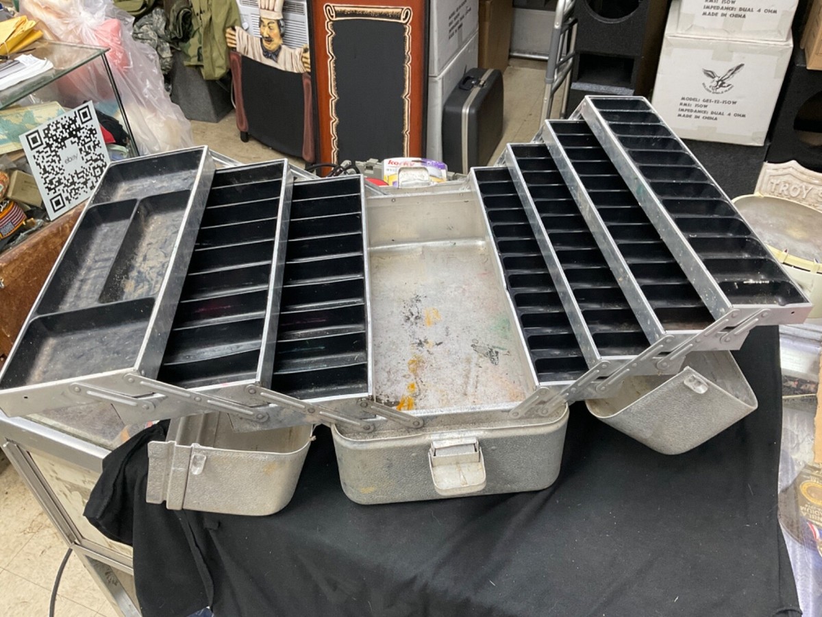 VINTAGE UMCO ALUMINUM FISHING TACKLE BOX Model 1000 AS 7-Tray | eBay VINTAGE UMCO ALUMINUM FISHING TACKLE BOX Model 1000 AS 7-Tray | eBay