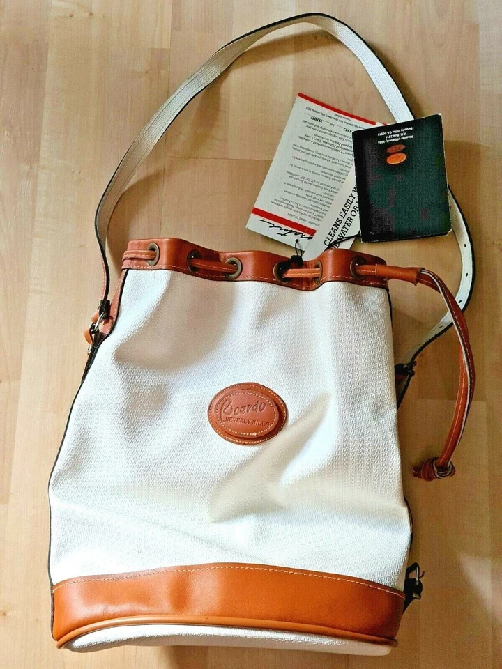 Bolso de Mano Ricardo Beverly Hills Vinilo Borde Cuero de Vaca Grande Resistente al Agua Cartera  Foto 3 de 4