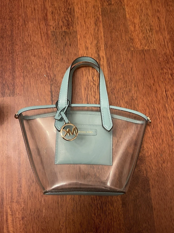 Michael Kors Kimber 2 in 1 Vinyl and Straw Convertible Bag - Bild 4 von 4