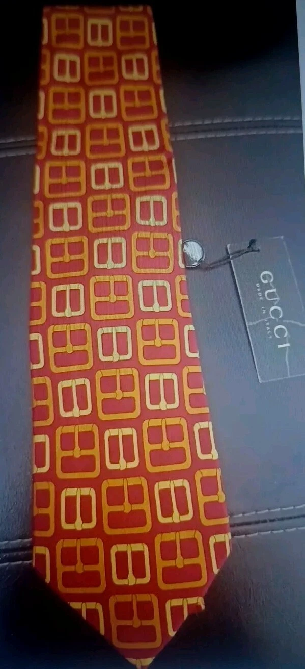 RARE GUCCI Cravate Ceinture Rouge et Or Motif BOUCLE 100% Soie Made In Italy Neuf avec étiquette 