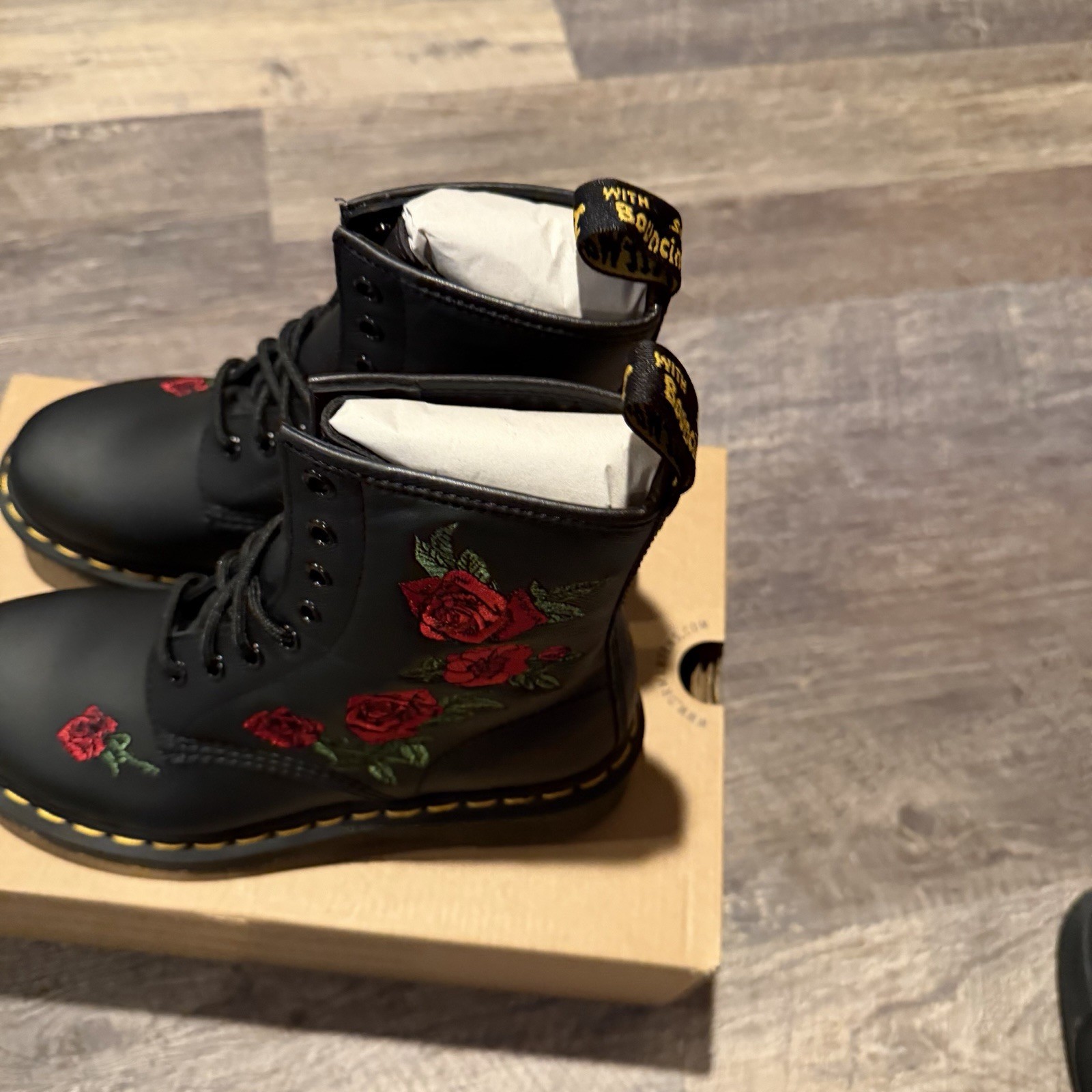 Doc Dr Martens Vonda Mono Shoes Womens Embroidered Size 7 Flower Combat Boots US thumbnail 9