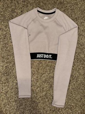 long sleeve crop top workout nike