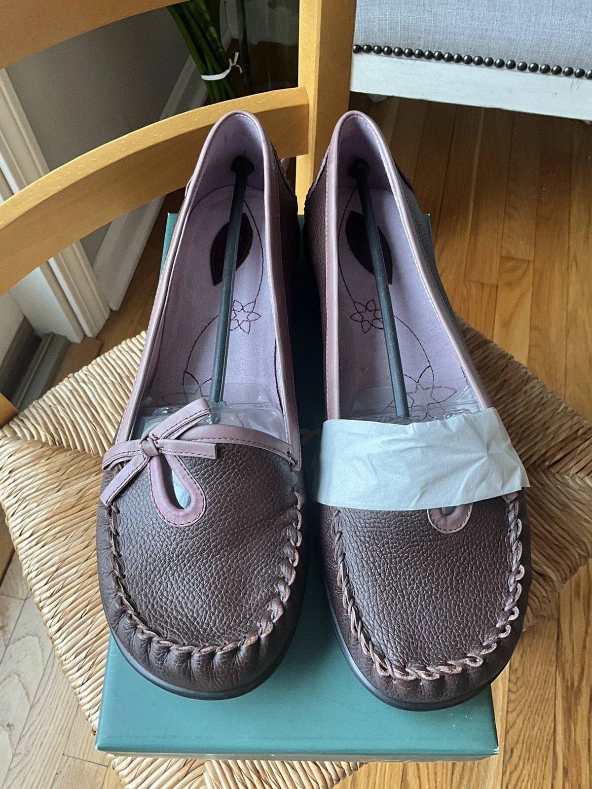 RARI NUOVI mocassini in pelle Clarks con papillon visone 12 M nuovi con scatola