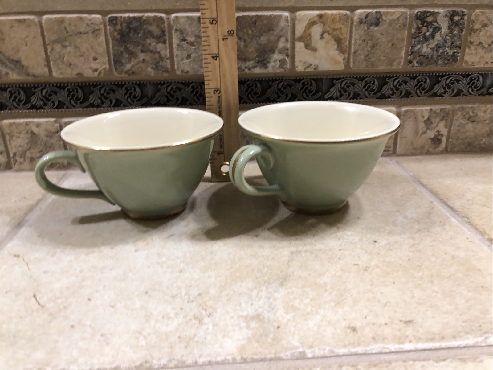 SET OF 2 VINTAGE GREEN TEA CUPS ART DECO GOLD RIMMED COFFEE CUPS, BEAUTIFUL