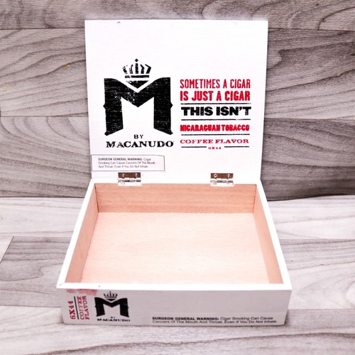 Caja de cigarros de madera vacía sabor café Macanudo 6 x 44 7,25" x 6,75" x 2" - Imagen 4 de 10