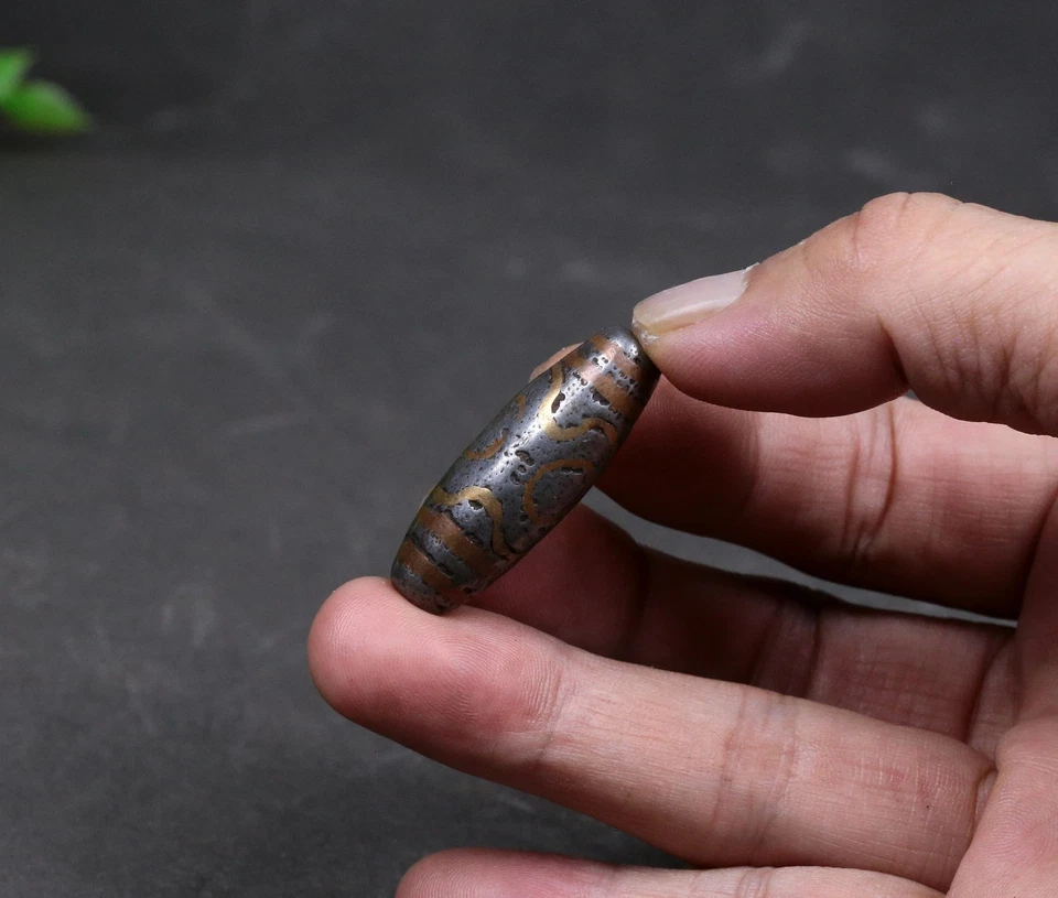 Tibetan Himalayan, Nepalese old Dzi beads, meteorite iron beads - Image 3 of 4