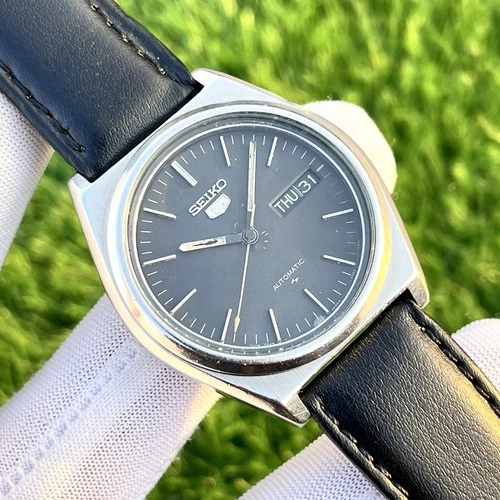 Vintage Seiko 5 Black Dial Automatic Japan Made Men’s Watch 7009-876A