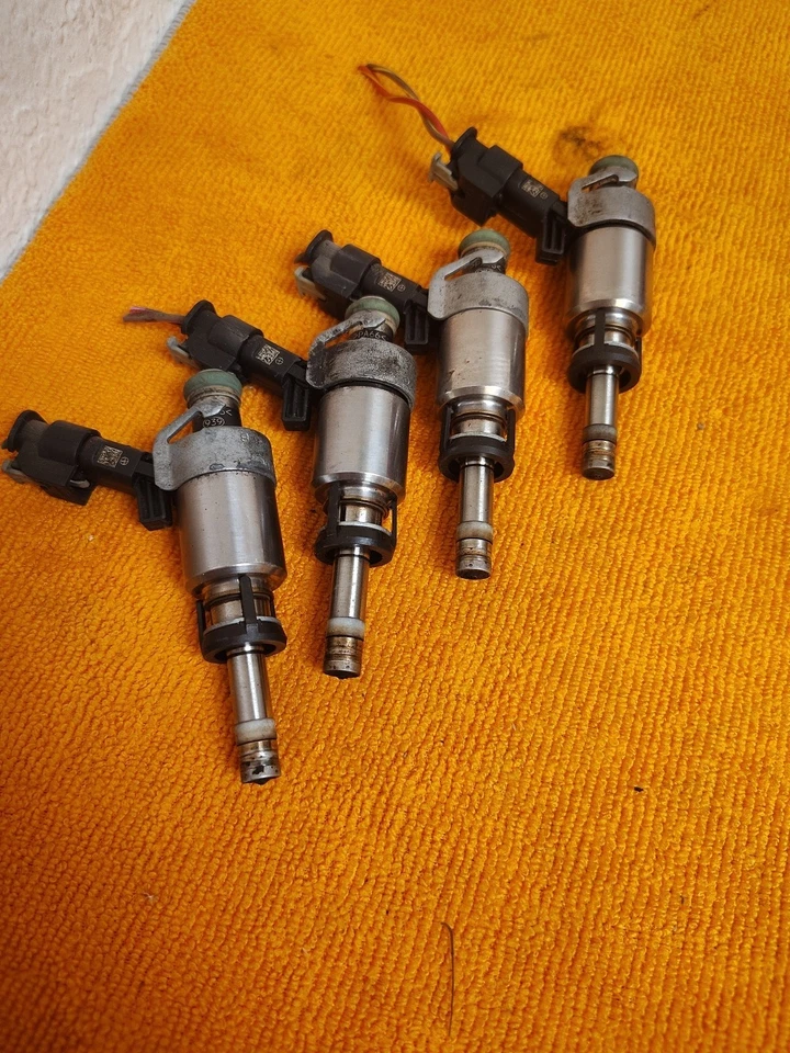 Juego de 4 inyectores de combustible Audi A4 2011-2013 Foto 2 de 4