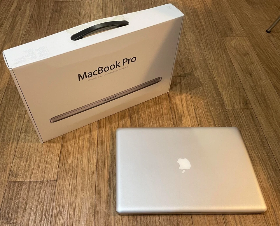 17" Apple MacBook Pro 2.66GHz Intel Core 2 Duo, 4GB RAM, 256GB SSD, matte screen - Image 2 of 4