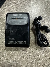 Vintage Walkman Sony SRF-39 FM/AM Radio WORKS! With Belt Clip & Sandisk Ear Buds