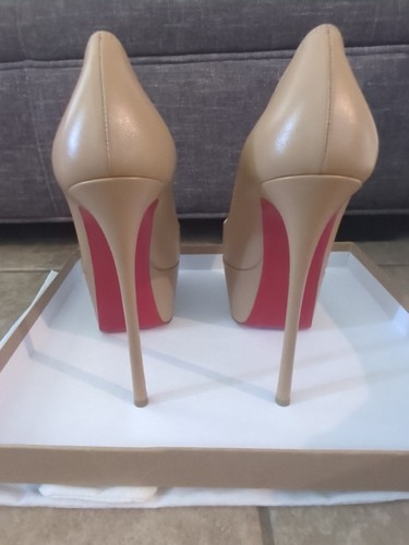 Christian Louboutin Platform Stiletto Dolly Pump Alta 160 Nude 37.5. $1095 - Imagen 9 de 13
