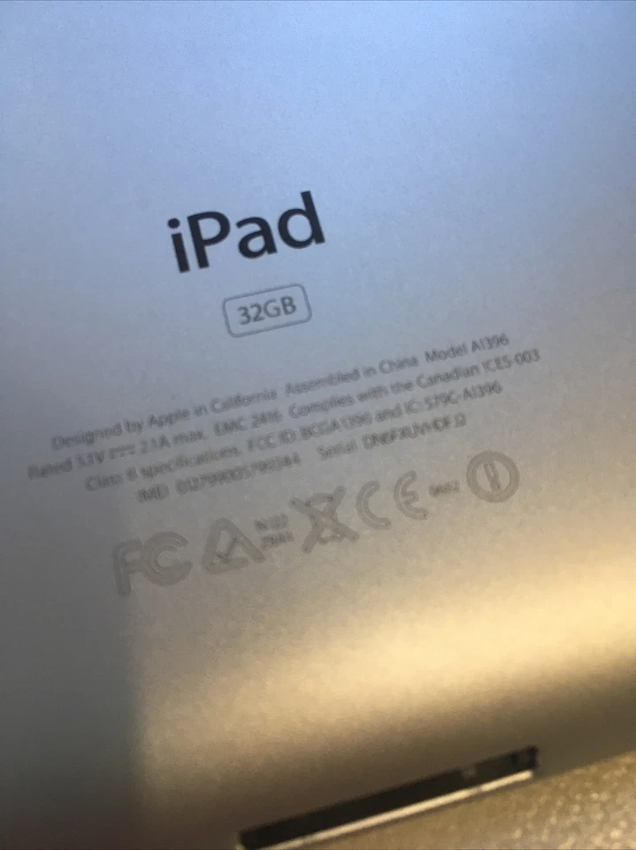Apple iPad 2 32GB, Wi-Fi + 3G (Unlocked), 9.7in - Black Silver 2nd + - Image 3 of 4
