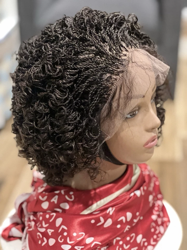 Peluca trenzada: hermosa peluca trenzada hecha a mano micro torsión hecha en una peluca de encaje completa Foto 2 de 4