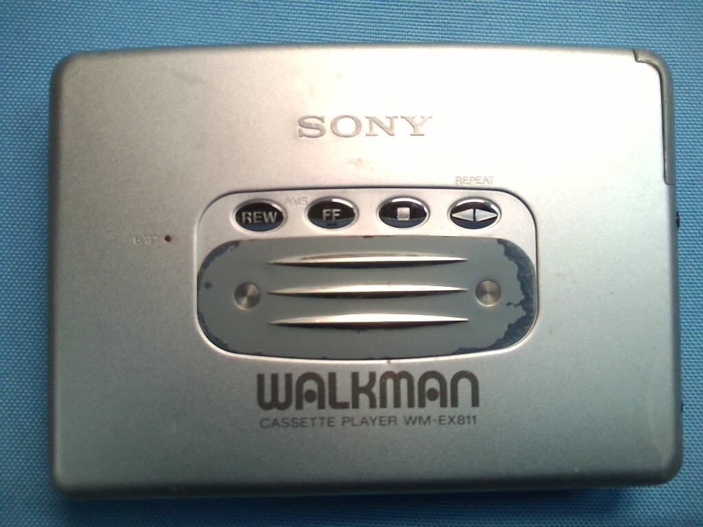 SONY Walkman WM-EX811 Portable Cassette Player Silver Retro