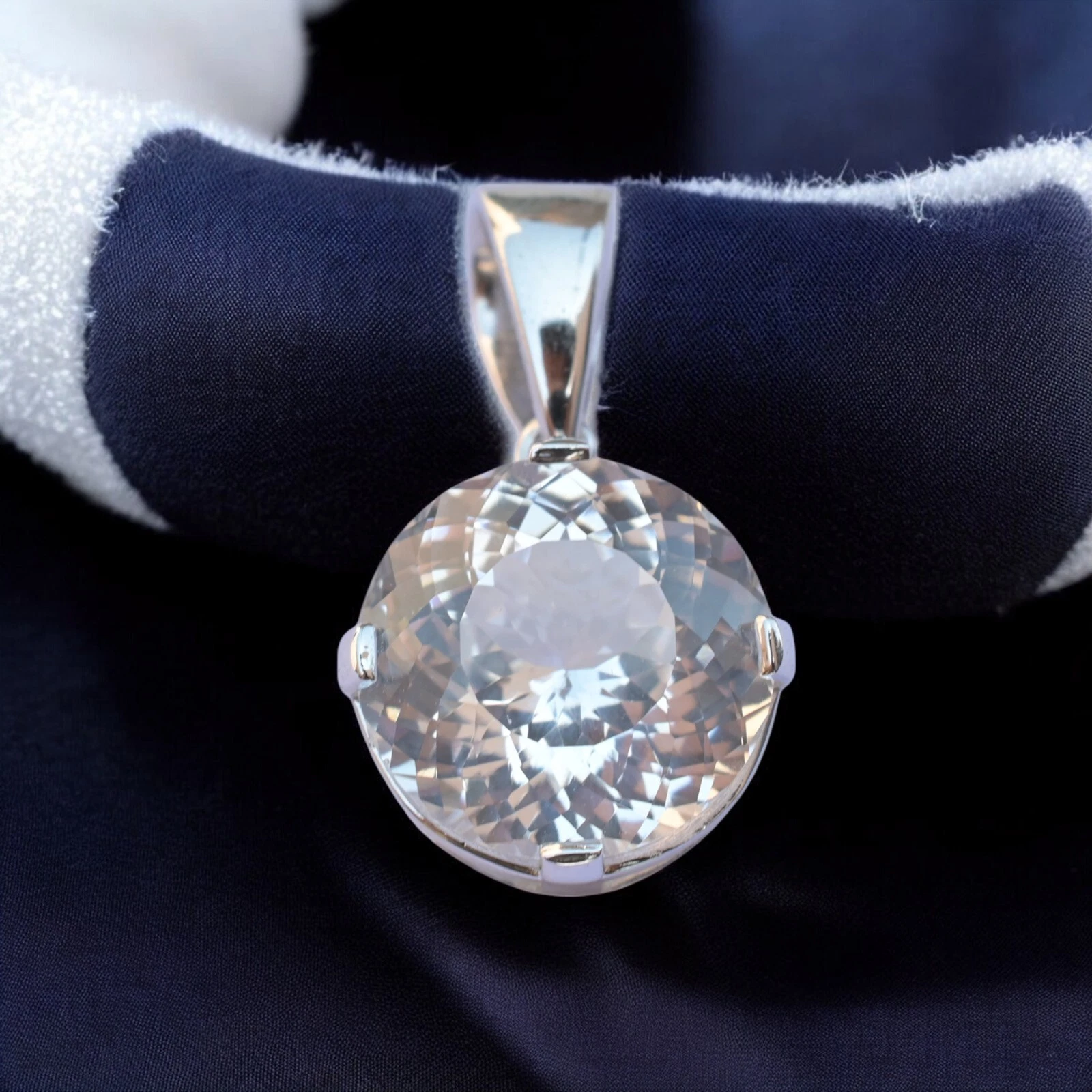 VETEMENTS Ciondolo Zaffiro Bianco 29 CT Gemma Naturale Certificata in Argento 925 Massiccio