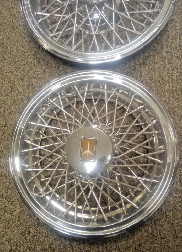 1983-88 OLDSMOBILE CUTLASS 14" JUEGO DE TAPACUBOS DE ALAMBRE 22519903 LOC-170DG Foto 2 de 4